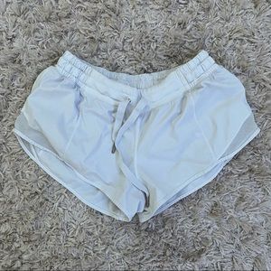 lululemon hotty hot shorts 2.5”